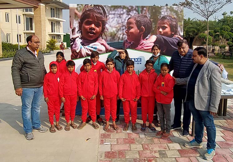 Omaxe Foundation Distributes Tracksuits and Masks to the Children of Construction Labourers at Omaxe Royal Residency, Ludhiana