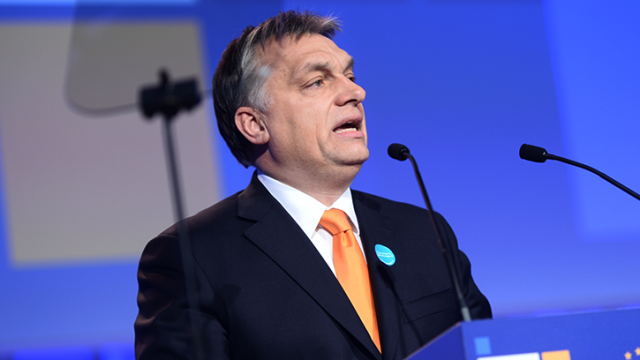 "Inoculare o morire": Orban costringe l'Ungheria alla dittatura di Covid