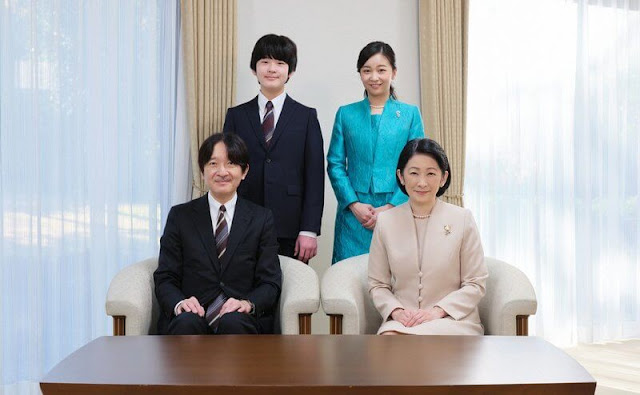 Empress Masako wore a white skirt suit and Princess Aiko wore a blue outfit. Empress Michiko, Crown Princess Kiko, Princess Kako