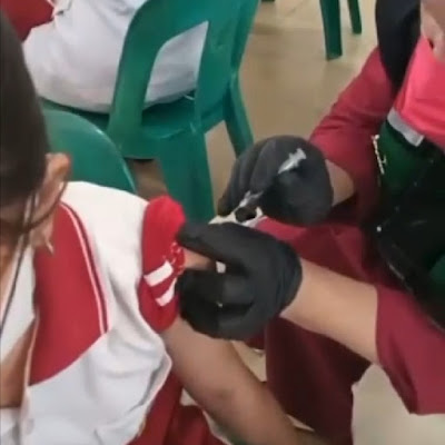 Viral..! Video Nakes Diduga Menyuntik Vaksin Kosong ke Siswa SD Wahidin