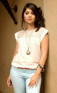 Marathi Actress Sonali Kulkarni Hot HD Images Navel Queens