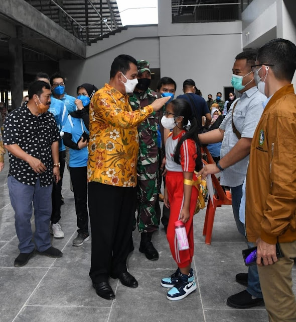 Tinjau Vaksinasi Anak Berumur 6-11 Tahun, Gubernur Ansar Apresiasi Binda Kepri dan APINDO Kepri