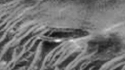 Alien structure or UFO on Mars.