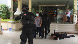   Pasukan Brigif Raider 13 Kostrad Lumpuhkan Teroris Yang Menyandera Sekda Sumedang