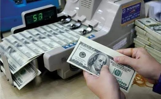 ارتفاع اسعار صرف الدولار في بغداد وانخفاضها في إقليم كوردستان