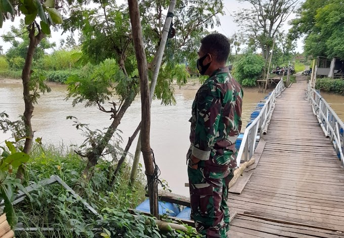 Antisipasi Banjir, Babinsa Gebangarum Koramil 02/Bonang Cek Kondisi Air Sungali Kalituntang