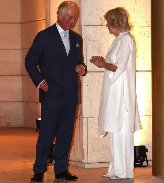 For the occasion, The Duchess wore a white two-piece outfit. The outfit featured a silk blouse with matching trousers