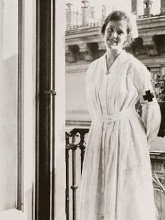 Agnes von Kurowsky in Milan.