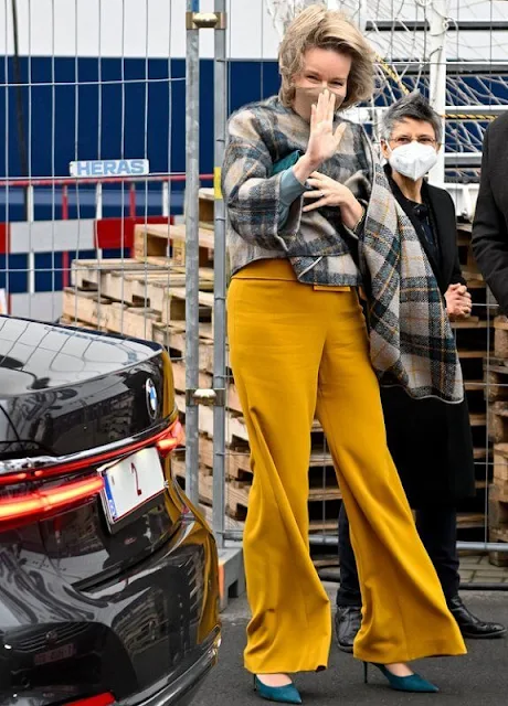 Queen Mathilde wore yellow pants by Natan AW19 collection, and a checkered wool coat by Natan