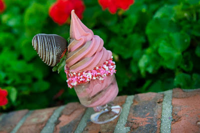 DOLE Whip Chocolate and Strawberry