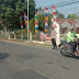 Mengantisipasi Kecelakaan Anggota Polsek Pedes Polres Karawang Gatur Di  Kendaraan Didepan Mako