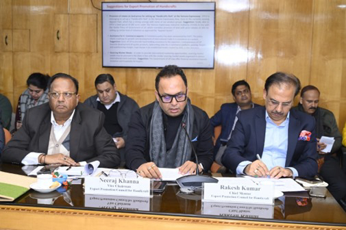 ईपीसीएच ने उत्तर प्रदेश सरकार के माननीय औद्योगिक विकास, निर्यात प्रोत्साहन, एनआरआई, निवेश प्रोत्साहन मंत्री श्री नंद गोपाल गुप्ता 'नंदी' के साथ बैठक में हस्तशिल्प क्षेत्र के मुद्दों को उठाया।