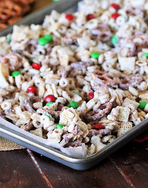 How to Make White Chocolate Reindeer Chow Snack Mix Image