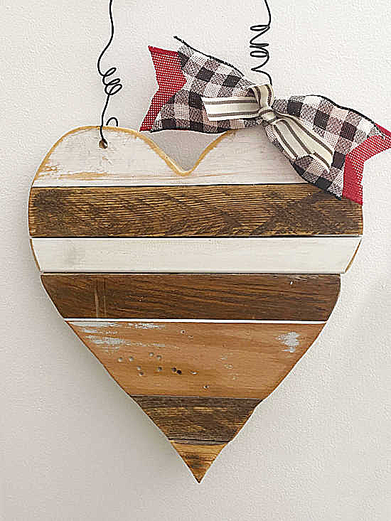 pallet heart with bow