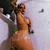Vanessa Mesquita nua tomando banho em ensaio para Onlyfãs