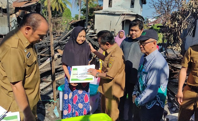 Korban Kebakaran Di Taluk Surgi Mufti Terima Bantuan Dari Pemko Banjarmasin