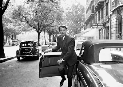 Givenchy getting out of his car inParis, 1961