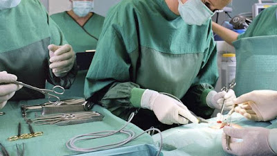 Edan! Dokter di Inggris Beneran Nekat 'Ukir' Namanya di Hati Pasien