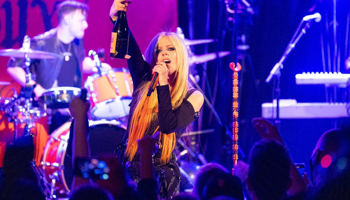 Así se vivió el gran lanzamiento del nuevo álbum de Avril Lavigne en el The Roxy de los Ángeles