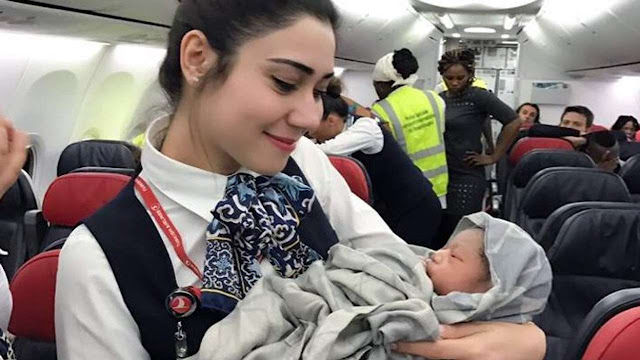 Foreigner gives birth in a plane