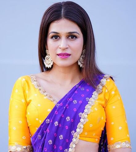 Shraddha Das Dazzles in the Radiant Blend of Purple and Yellow Half Saree