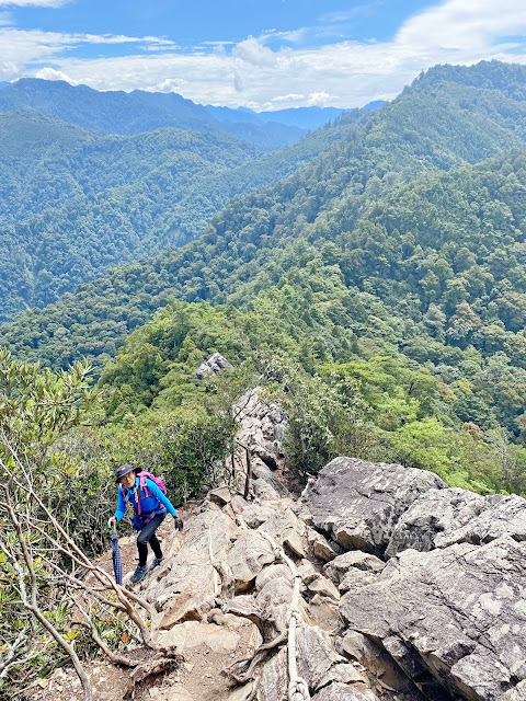 鳶嘴山下山往稍來山方向