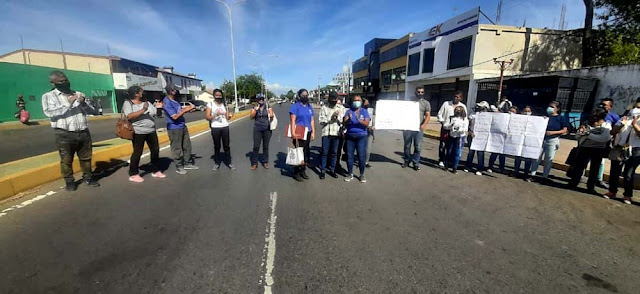 PANCARTAZO PARA EXIGIR MEJORAS LABORALES