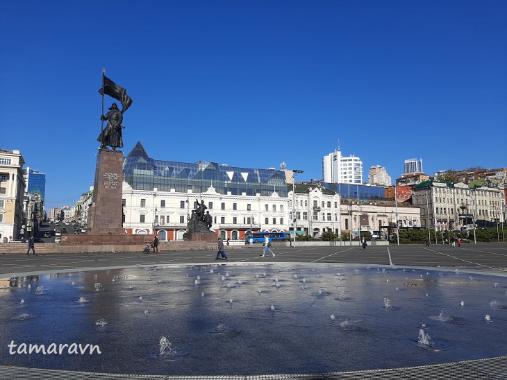 Фонтан на центральной площади Владивостока