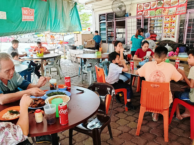 Lundu_Ah_Hang_Seafood_Corner_潮州小炒_Tua_Pek_Kong_Temple