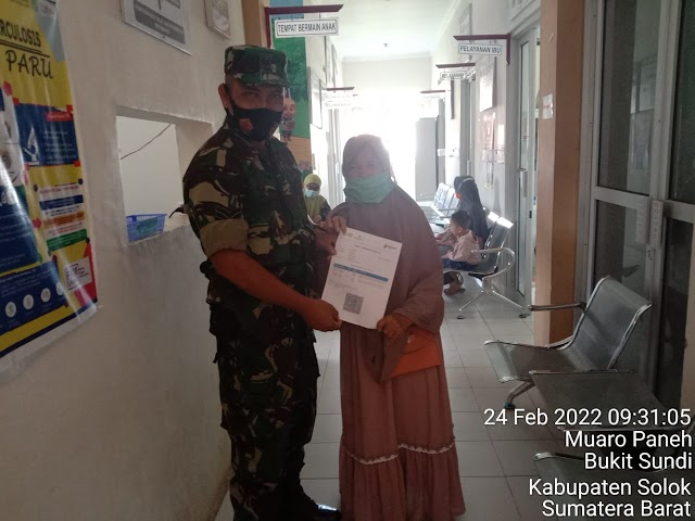 Babinsa Koramil 08/Bukit Sundi Dampingi Pelaksanaan Vaksin di Wilayah Binaan