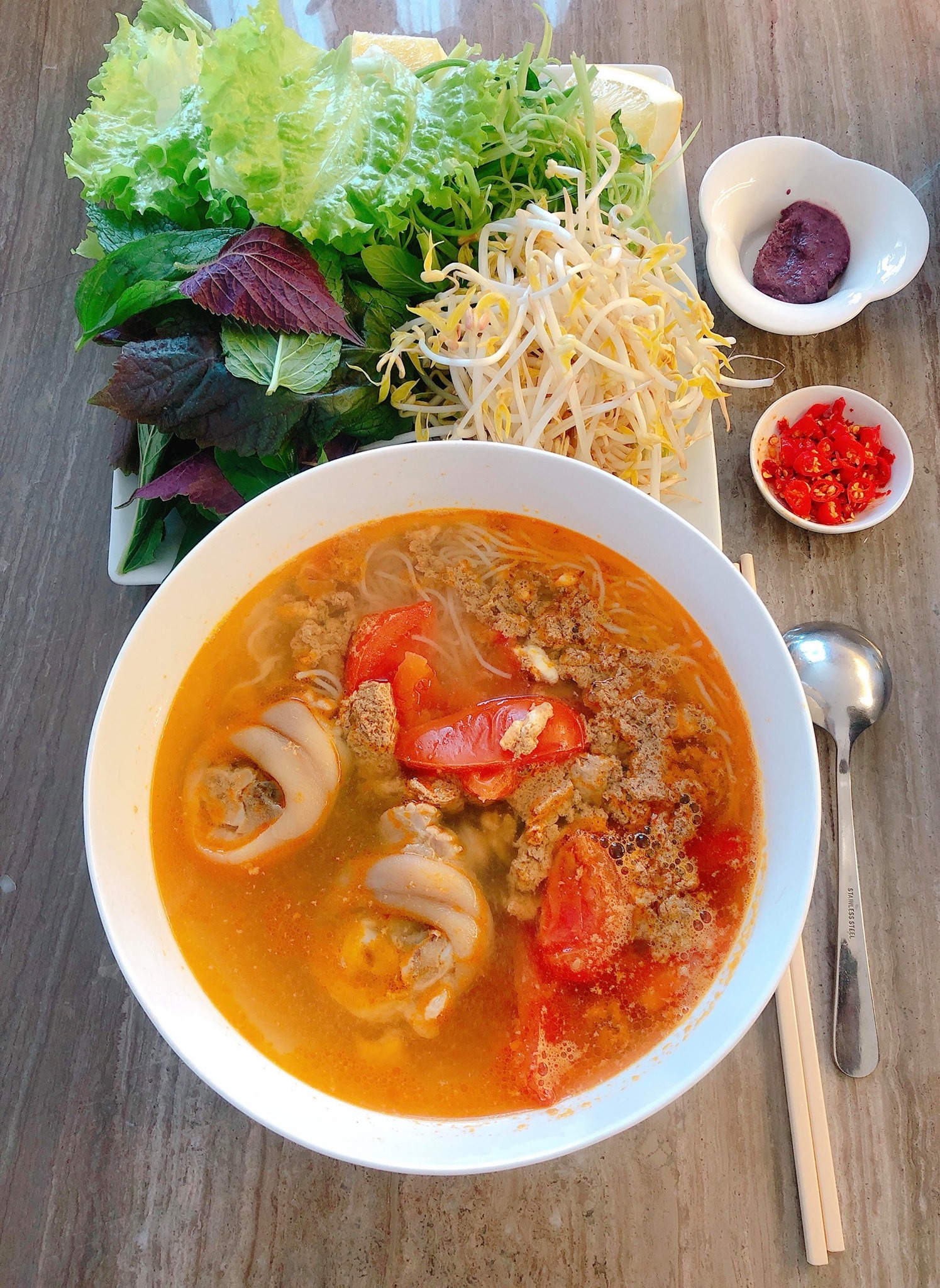 9. Bún riêu cua giò heo