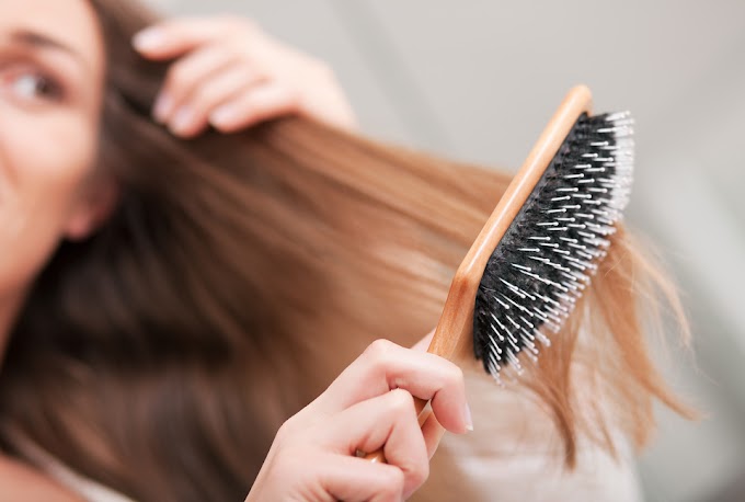 علاج القشرة في الشعر التشخيص وطرق العلاج وأفضل المنتجات لها 