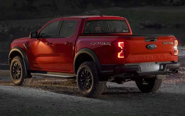 Nova Ford Ranger Raptor 2023 esportiva