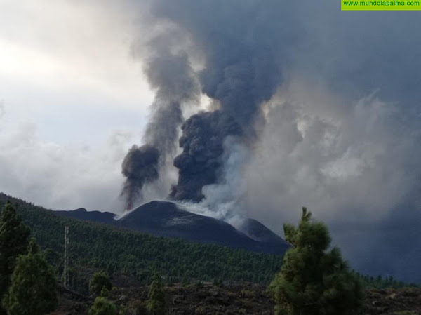 El volcán continúa emitiendo un considerable volumen de cenizas que afecta al oeste y noroeste de la isla