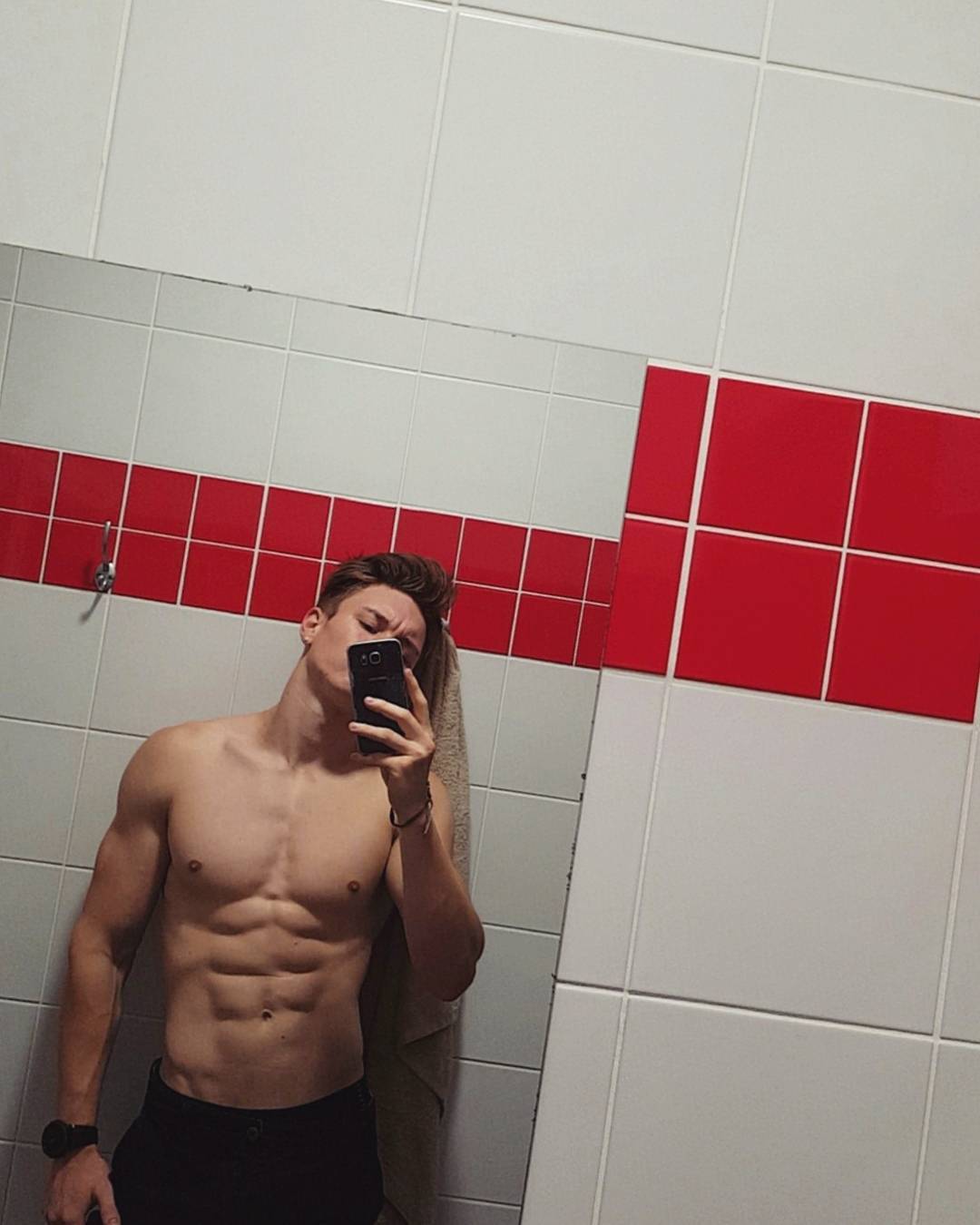 sexy-straight-baited-boy-selfie-shirtless-ripped-abs