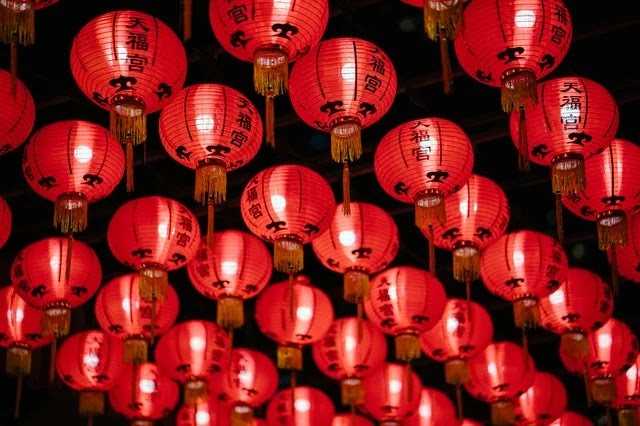 Oriental lantern decors