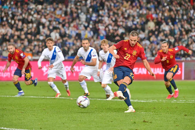 Sarabia transforma en gol el penalti. SELECCIÓN DE GRECIA 0 SELECCIÓN DE ESPAÑA 1. Jueves 11/11/2021, 20:45 horas. Copa del Mundo de Catar 2022, fase de clasificación, Grupo B, 7ª jornada. Atenas, Grecia, estadio Olímpico Spyros Louis