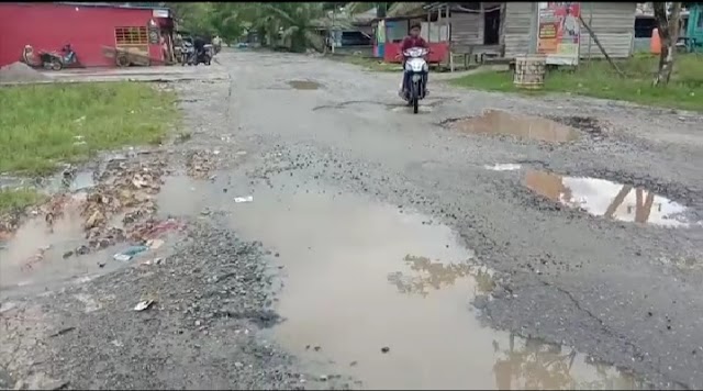 Kerusakan Jalan Lintas Sinaboi Dipertanyakan