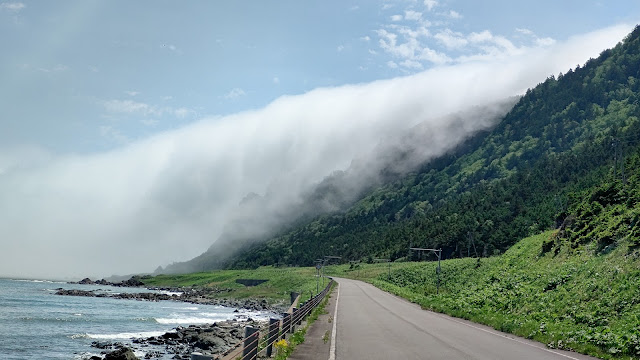 北海道 道北 北見神威岬 滝雲 フェーン雲 絶景