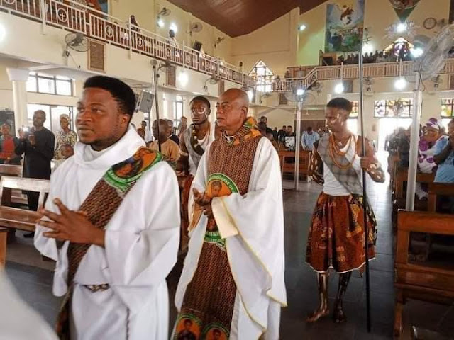 Photos from a Catholic church in Abuja celebrating mass using African cultural items surface online