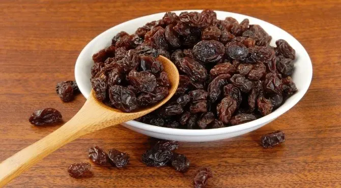 Health benefits of eating Raisins in the morning