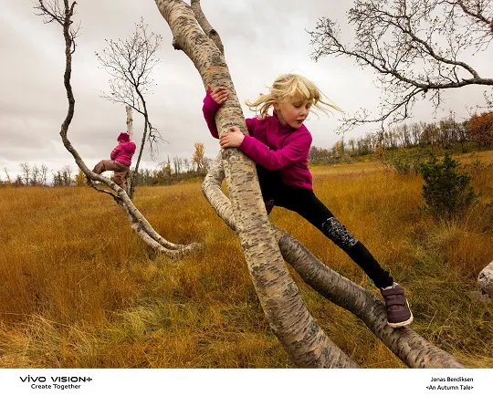 Jonas Bendiksen, An Autumn Tale. Shot on vivo X70 Pro+.