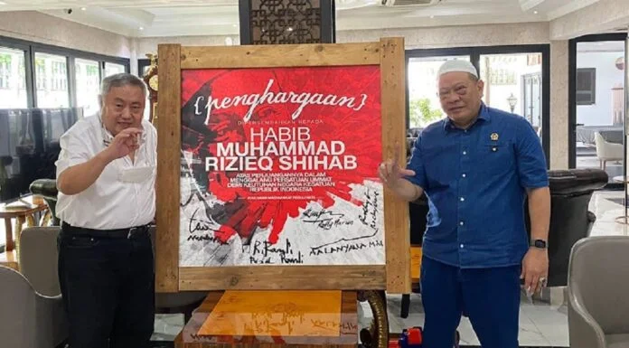 Habib Rizieq Shihab Didapuk Sebagai ‘Man of The Year 2021’ Oleh 5 Tokoh Nasional
