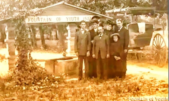 Tourists to the Fountain of Youth fountain in 1909
