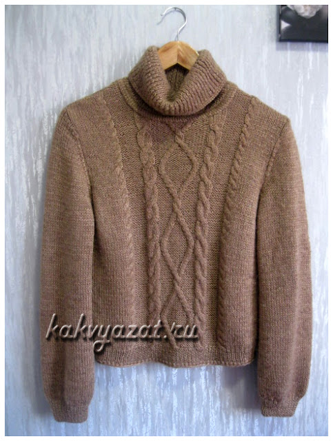 Современный свитер с элементами аранского традиционного вязания.