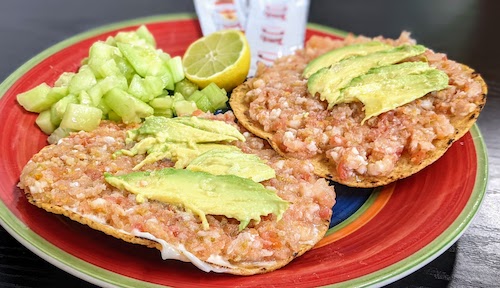 Tostada de ceviche de pescado