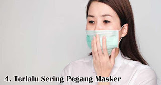 Terlalu Sering Pegang Masker merupakan salah satu kesalahan menggunakan masker ditengah pandemic