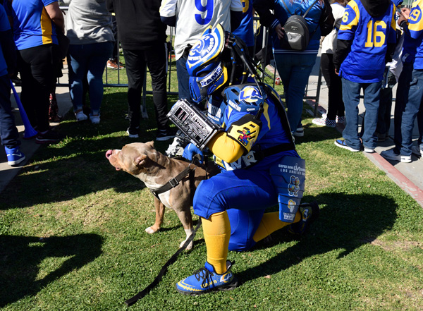 If Predator was a die-hard Rams fan...