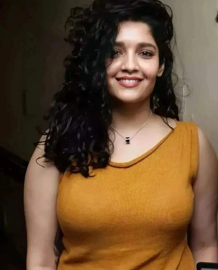 Ritika singh hot, Ritika Singh sexy, Ritika Singh hot Big boobs and clevege, Ritika Singh hot and gorgeous looks