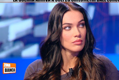 Bellissima modella Ucraina Dasha Dereviankina foto Zona Bianca 13 marzo 2022